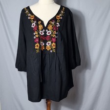 NWT BloomChic Womens Black Floral Embroidered Tunic Top V Neck 3/4 Sleeve Size18 picture