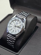 Vintage Seiko 5 Automatic Men's Wrist Watch, Day&Date Stainless steel band picture