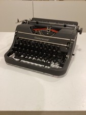 UNDERWOOD UNIVERSAL TYPEWRITER PICA FONT 10 CPI. SPANISH LAYOUT Ñ. 1946 USA. picture