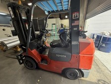2009TOYOTA Side Shift FORKLIFT   5000 LBS picture