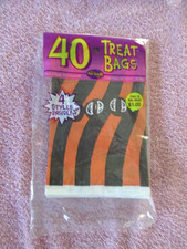 NOS 40 Halloween Trick or Treat Paper Bags 4 Styles Designs Vtg 1995 Fun World picture
