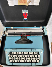 VTG 1973 Smith Corona Galaxie Twelve 6MLC Blue Complete with case papers key picture