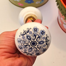 VTG Baldwin White/Blue Floral Round Porcelain Door Knob w/Fixings 