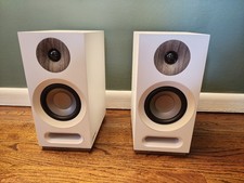 Jamo S 803 Bookshelf Speakers in White picture