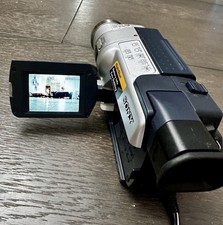 TESTED Sony Handycam CCD-TRV118 8mm Hi8 Camcorder w/Nightshot And Case picture