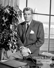 WILLIAM HOPPER IN THE TV PROGRAM 