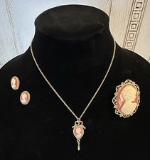 Vintage style 1928 Cameo Set picture
