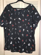torrid Black Short-Sleeve Top with Red Floral & Skull Print picture
