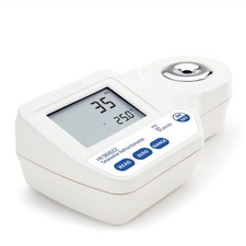 Digital Refractometer for Seawater Analysis (HI96822) - Hanna Instruments picture