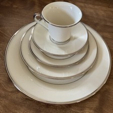 Lenox Solitaire Ivory 5 Piece Place Setting picture