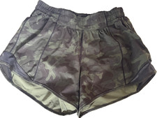 LULULEMON - HOTTY HOT SHORTS 2.5 .. CAMO - LIKE NEW - NEVER WORN SZ 6  picture