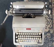 VINTAGE ROYAL FP MANUAL TYPEWRITER 1958-1960 picture