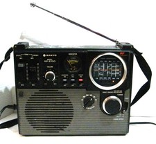Sanyo  RP 8700 Transworld  Radio  Army  Style 6 Bands picture