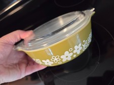 PYREX VTG 471 Spring Blossom Casserole w/Lid 1 pt Green White Floral Super Clean picture