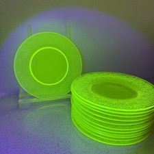 Antique Pukeberg Turkey Tracks Royal Fan Vaseline Uranium Glass 7.75” Plate picture