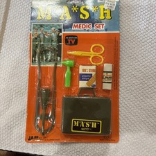 Vintage 1981 M*A*S*H Medic Set JA-RU Toys Twentieth Century Entertainment picture