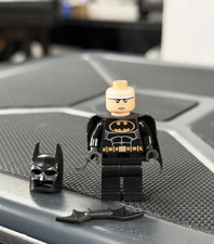 Lego Batman - Black Suit, Black Mask bat002 2006 RARE Lego Minifigure w/ Bat picture