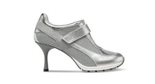 SNEEX SILVER METALLIC LADIES TEPPER NAPA LEATHER HEELS SIZE 9M - EUC $595 picture