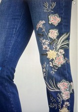 NWT Chico's Women's Sz 6R So Slimming Girlfriend Ankle Floral Embroidered Jeans picture
