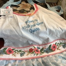 NEW/NWT~Susan Winget~Apron~”Mom Is A Title Just Above Queen”Colorful/Quality   picture