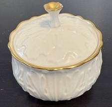 Lenox Cottage Acanthus Embossed Leaf Sugar Bowl with 24k Gold Trim. Excellent picture
