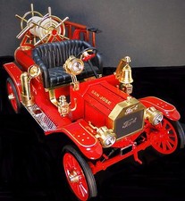 Vintage Classic Antique Red Fire Engine Truck Metal Dream Model Car Pickup Promo picture