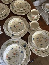 Handcrafted Japan Set Dinnware Set of 4 country French style  picture