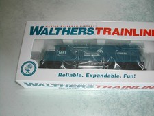 Walthers Trainline ~ HO Scale ~ EMD GP15-1 ~ Standard DC ~ Conrail ~ 931-2502 picture