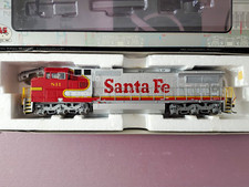 HO Scale Atlas Santa Fe Dash 8 811 With Non Sound DCC picture