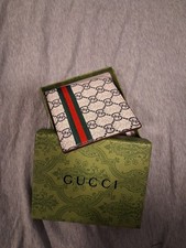 gucci wallet men excellent condition bought brand new used for two months. picture