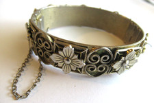 Vtg Whiting Davis Victorian Revival Etruscan Hinged Bangle Bracelet picture
