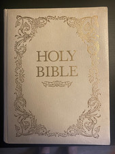 Vintage King James Version Family Bible 1982 White Gold Gilt Illustrated Gift picture