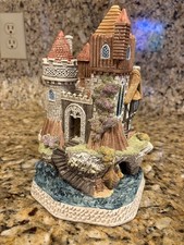 David Winter King Canute Cottage Limited Edition 305/400 picture