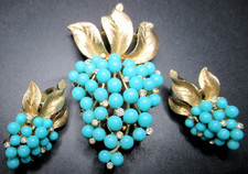 TRIFARI Blue Bead & Rhinestone Grape Cluster Vintage Brooch Earring Set picture