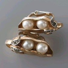 Vtg TRIFARI Alfred Phillipe Gems of the Sea Peapod Clipon Earrings 1960's ~flaw~ picture