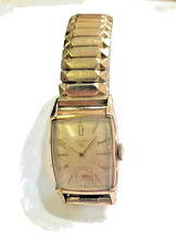 Vintage Elgin Rectangular Wristwatch 17 Jewels Manual Wind   1950s picture
