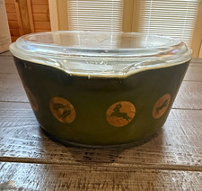 Pyrex 'Zodiac' promotional casserole dish with lid, 2.5 quart picture