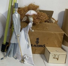 Nao by Lladro Spain 4563 Lovers Couple w/ Puppy & Parasol Umbrella, 19 1/2