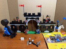LEGO Black Knights: Knight's Stronghold 6059 99% Complete with Instructions picture
