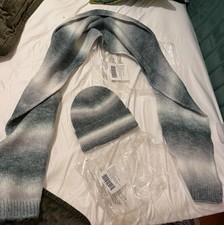 Anthropologie Gray & White ombré Knit hat and scarf set Acrylic Women Fall NWT picture