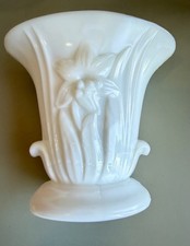 Fenton Silvercrest Daffodil White Milk Glass Vase picture