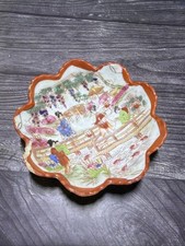 Antique Japanese Kutani Porcelain Geisha Scalloped Bowl 5.5