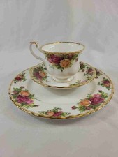 Royal Albert Old Country Roses Bone China Tea Cup Saucer Plate Trio Set Vintage picture