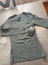 Lululemon Women’s Green Long Sleeve Crew Neck Reflective Slim Top S picture