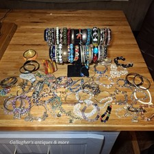 Huge Lot Of 95+ Vintage bracelets Bangles Silver gold tone Glass Gemstone 4.6lbs picture