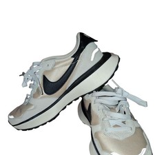 Brand New With Box Nike Women's Phoenix Waffle Sneakers Size 5.5 picture