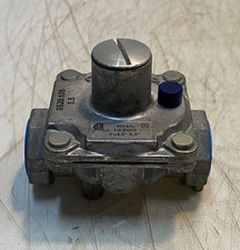 Maxitrol RV47L Natural Gas Pressure Regulator 1/2