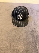 New Era 59FIFTY New York Yankees Fitted Hat 7 1/8 Black All Over Print picture