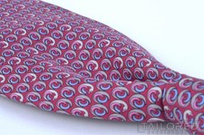 NWT - SALVATORE FERRAGAMO Magenta Animal Goose Print Silk Luxury Tie - 3.25