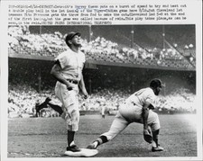 1959  Press Photo Play at First Harvy Kuenn, Detroit, Tito Francona, Cleveland picture